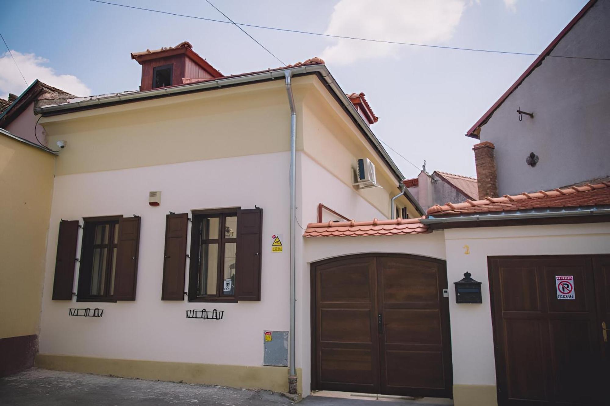 Cochet House Sibiu Aparthotel ภายนอก รูปภาพ